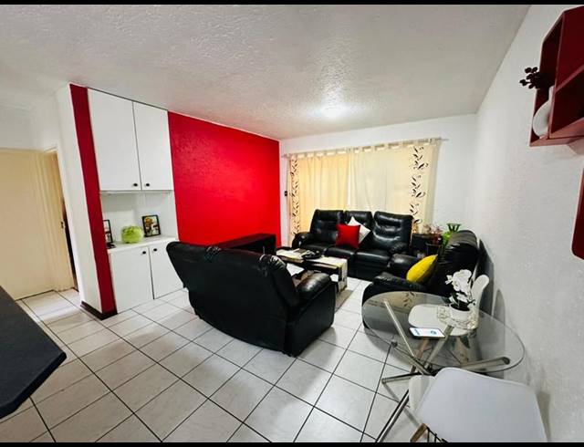 2 BEDROOM APARTMENT FOR SALE IN WYCHWOOD